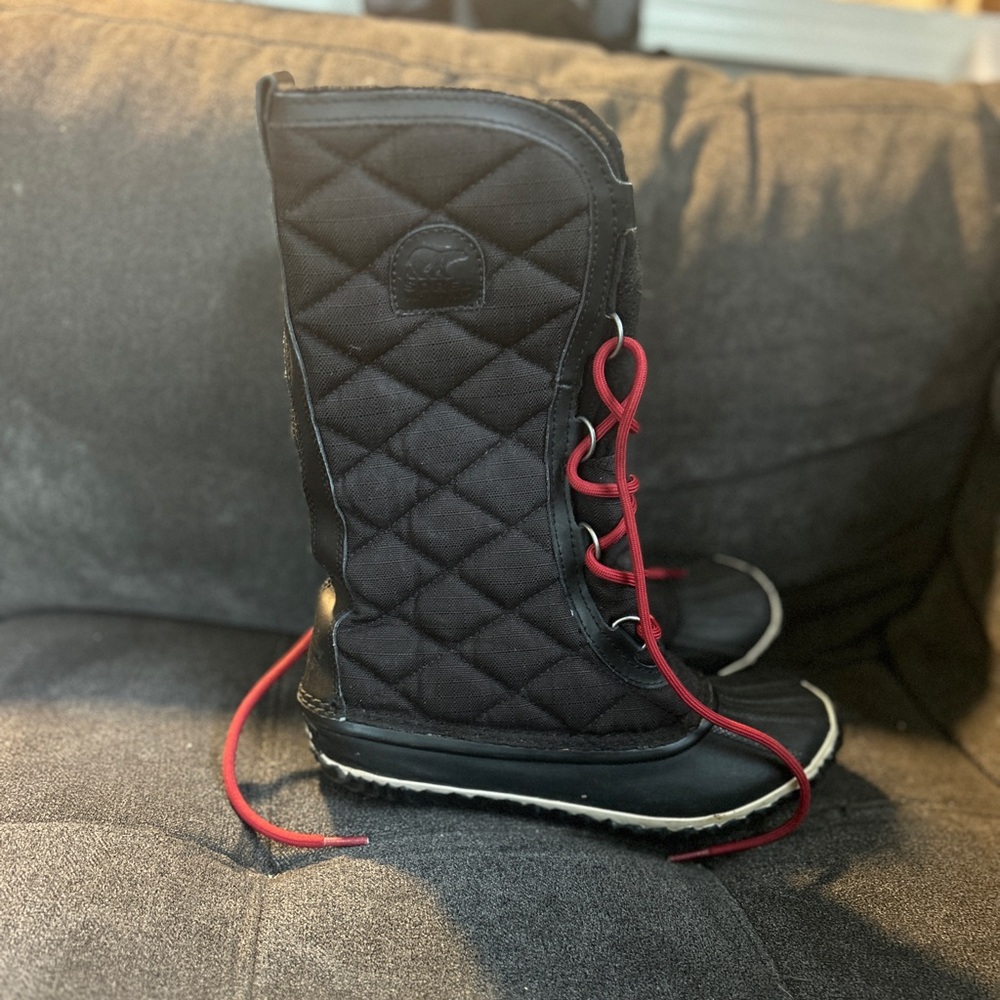 Sorel Black Quilted Boots with Red Laces